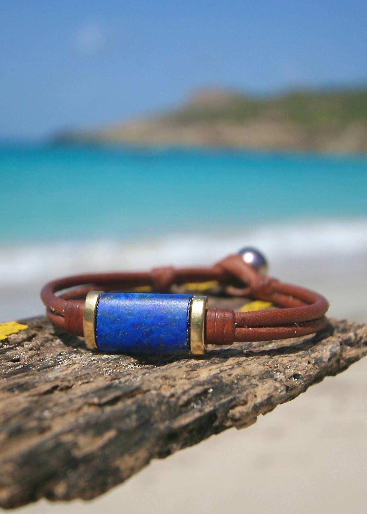 Lapis lazuli and 18K gold bracelet on kangaroo leather, St Barth driftwood