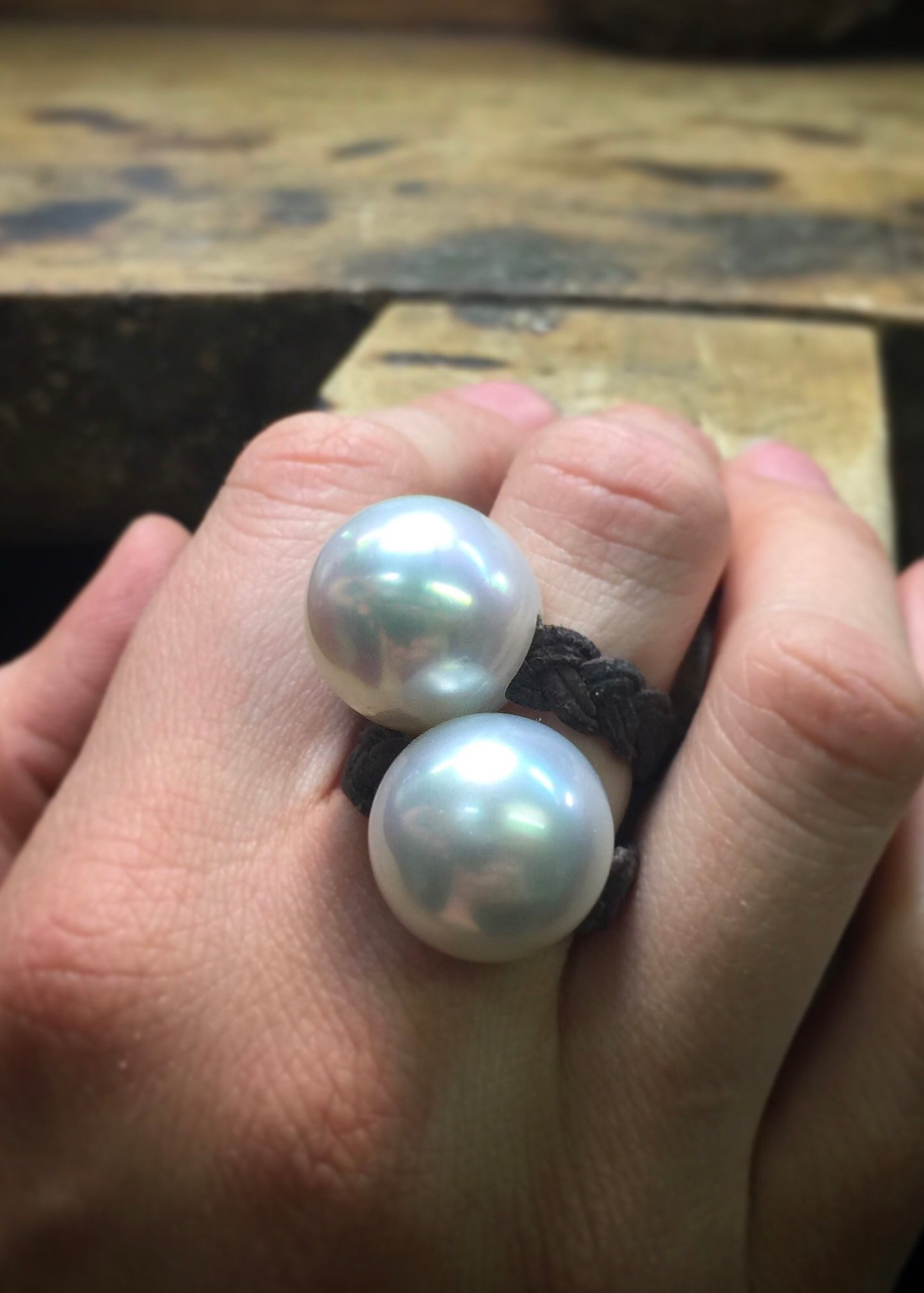 Double cultured pearl ring on braided leather, workshop close-up