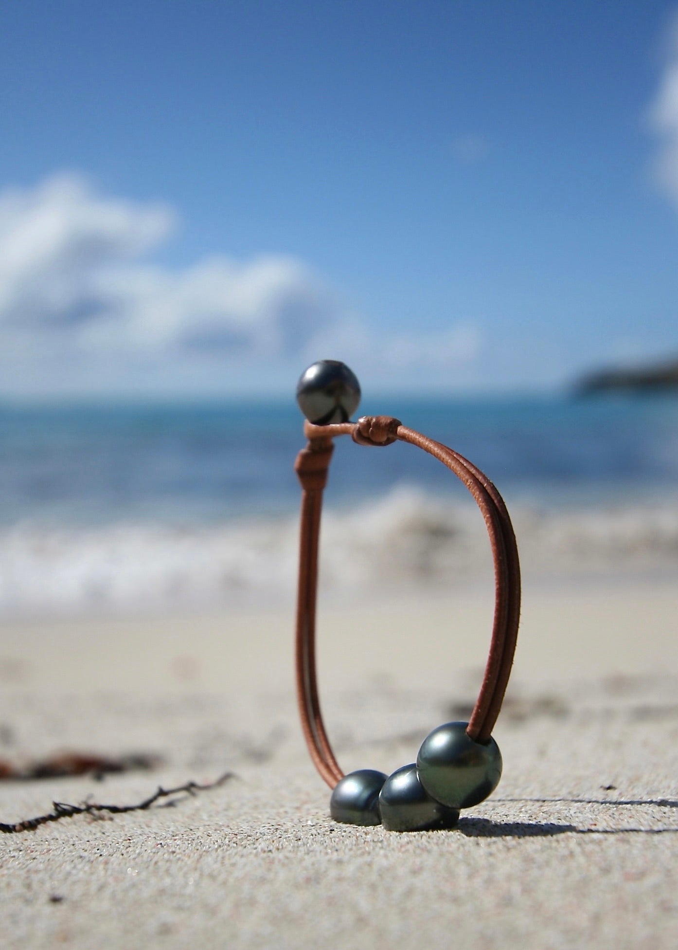 Tahitian black pearl trio bracelet on kangaroo leather, St Barth beach sand