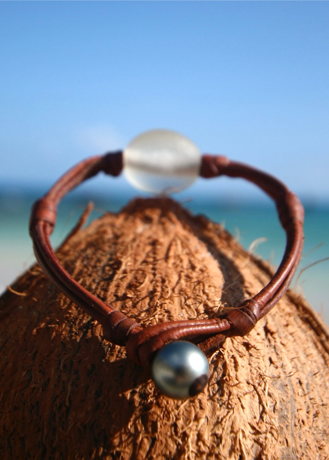 Full view of Victorian sea glass bubble bracelet showing gray Tahitian pearl clasp on kangaroo leather