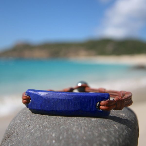 LAPIS Lazuli intense bracelet with Tahitian pearl clasp on leather, black Tahitian pearl, bohochic & beach, St Barts, tresors de St Barth