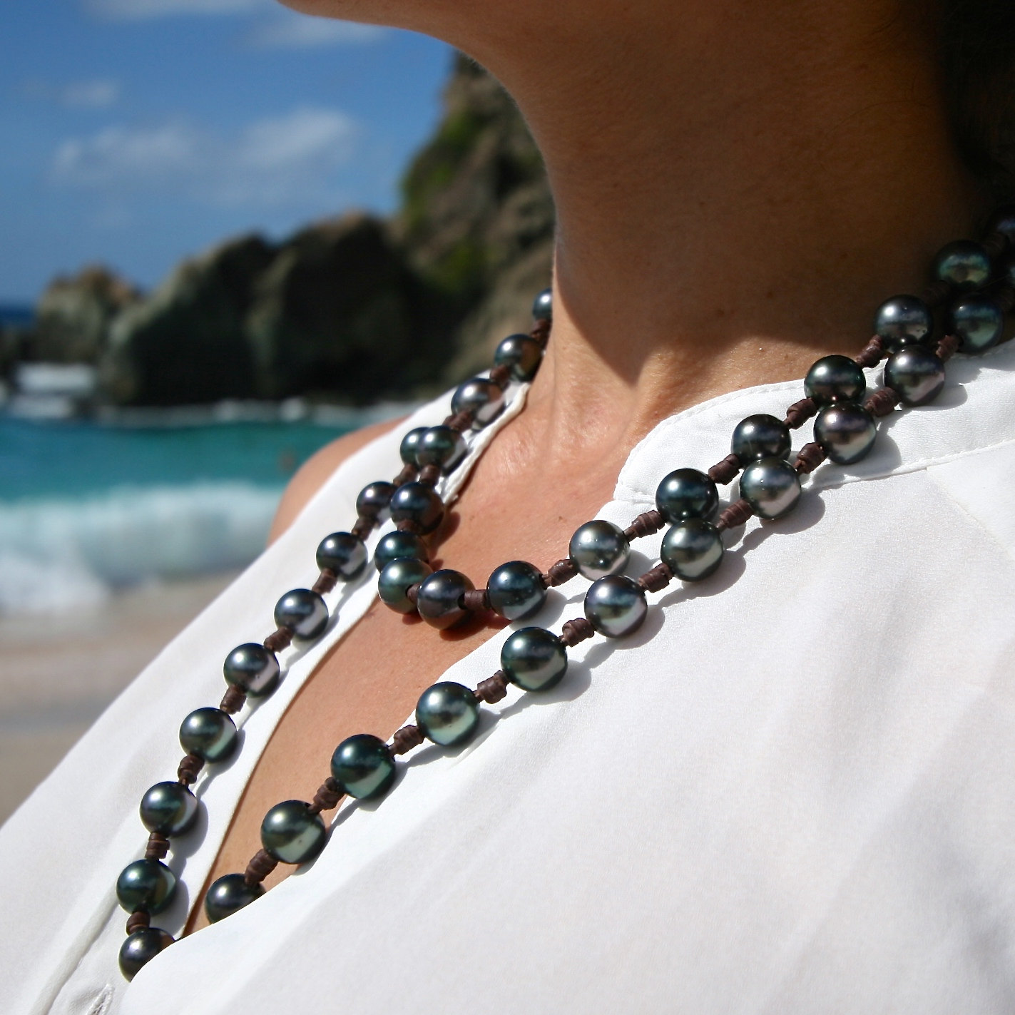 Long pearl necklace on leather, Tahitian leathered pearls, genuine cultured black or Gray pearls on leather, mermaid beach summer jewelry.