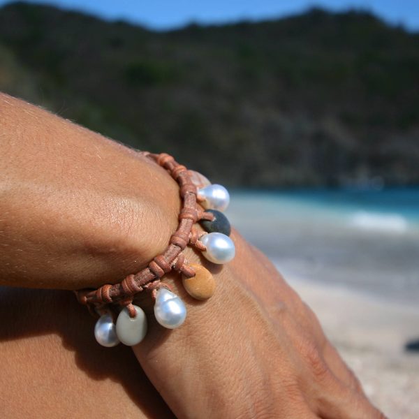 Pebbles and cultured pearls strung on leather bracelet, Tahitian / Australian fine pearls, bohochic beach jewelry St Barthelemy beach design