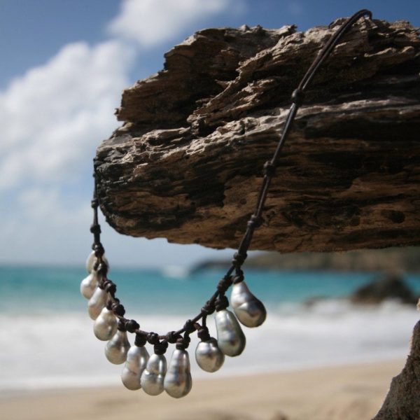 Tahitian silver-grey pearls necklace on leather, boho leather beach jewelry, tahitian black, St barts pearls, tahitian cultured pearls.