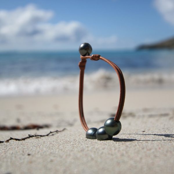 Trio of shinny Black cultured Tahitian pearls, minimalist jewelry on leather, St Barth island, boho and beach jewelery, bohemian style