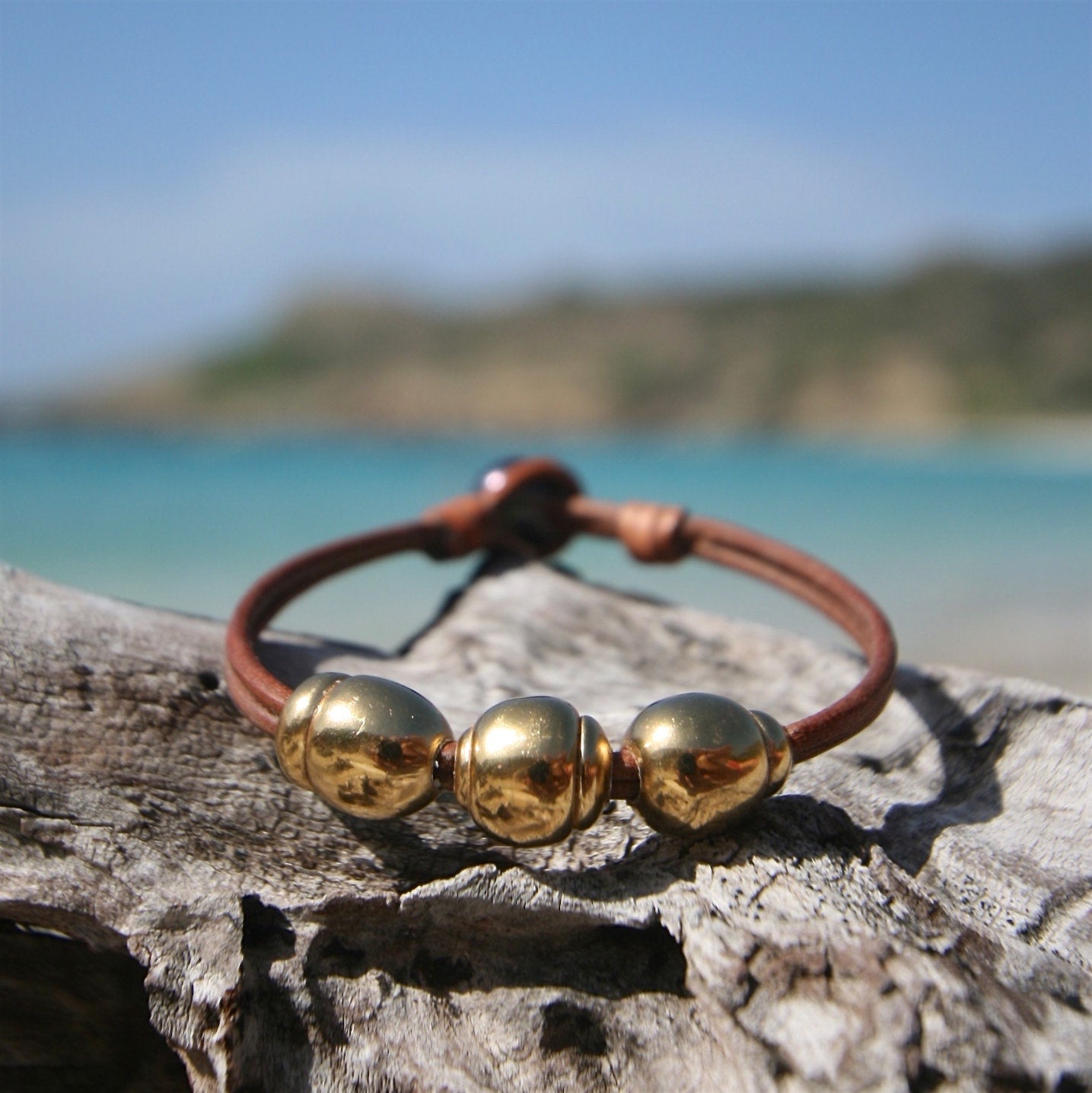 18k solid gold Tahitian pearls replica strung on leather with one Tahitian pearl clasp, Gold and leather, St Barth, beach jewelry, boho chic